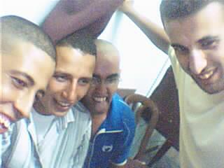 jama3at  abou  zaiat   4 person sur  un  poste